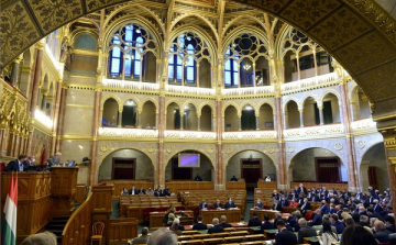 A veszélyhelyzettel összefüggő törvényjavaslatot tárgyal a parlament